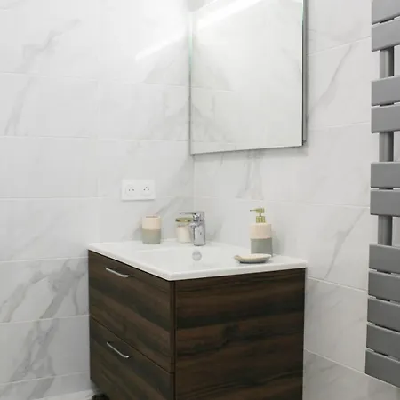 Spacious 2-bedroom Near Paris Διαμέρισμα