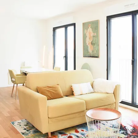 Spacious 2-bedroom Near Paris